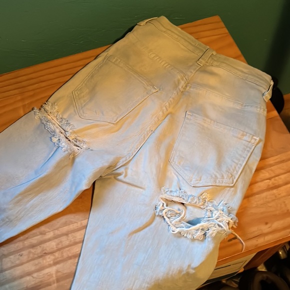 Distressed highrise shorts - Picture 4 of 5